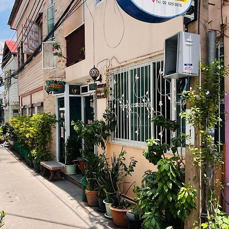 Ricos Honey Place Guesthouse Bangkok Eksteriør bilde