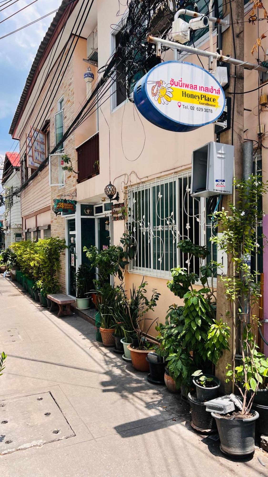 Ricos Honey Place Guesthouse Bangkok Eksteriør bilde