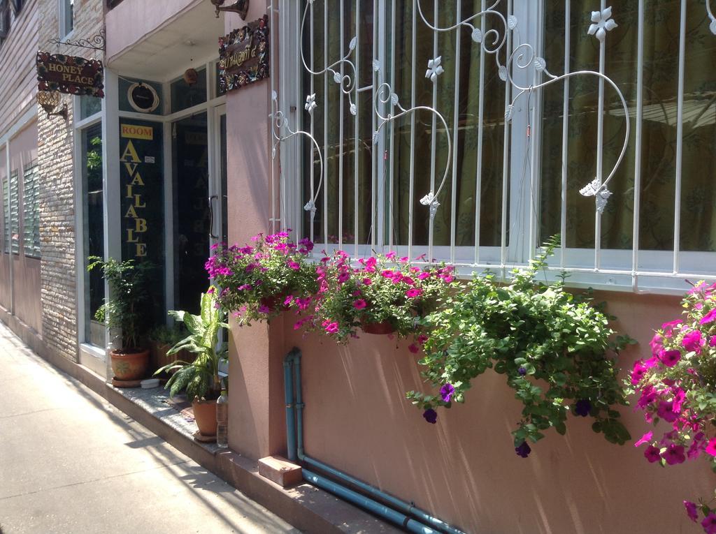 Ricos Honey Place Guesthouse Bangkok Eksteriør bilde