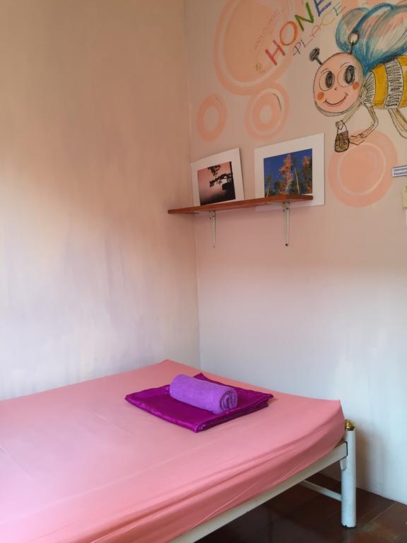 Ricos Honey Place Guesthouse Bangkok Eksteriør bilde