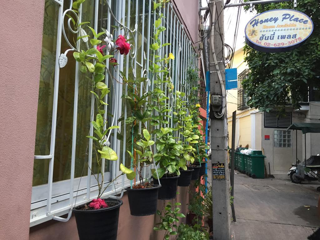 Ricos Honey Place Guesthouse Bangkok Eksteriør bilde